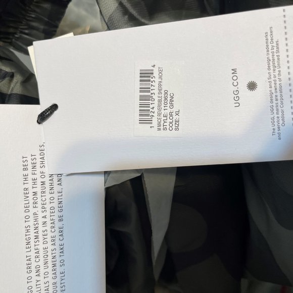 UGG - Mace Water Resistant Reversible Jacket/ New Size XL Stern on price. - Picture 4 of 4